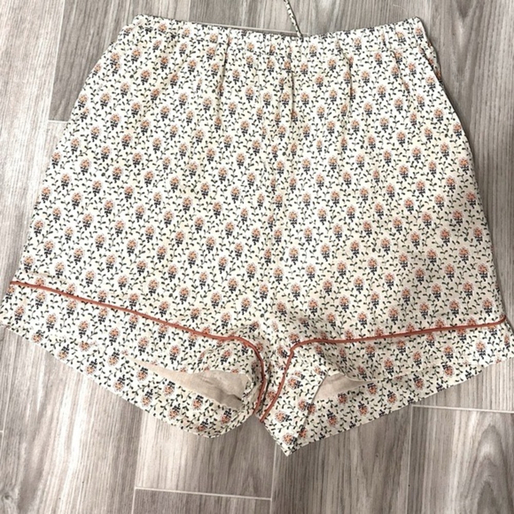 TWO PIECE TOP & SHORTS KOURT Floral Puff Sleeve Crop Top And Shorts Set     NWT - Picture 11 of 14